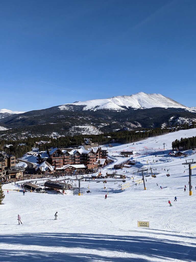 ^ Die Hauptbeschäftigungsanlagen im mittleren Teil, Colorado und Rocky Mountain Super Chair