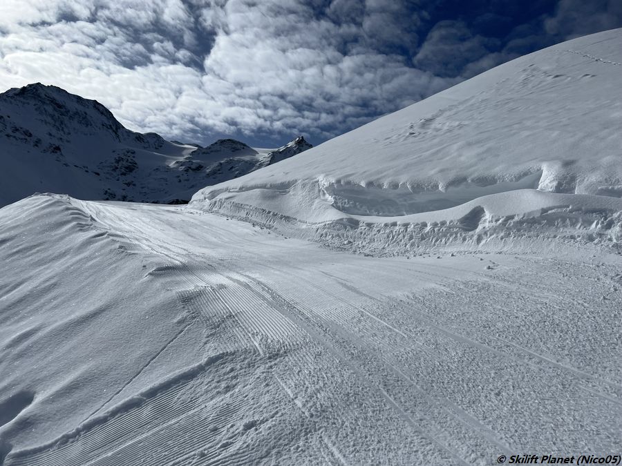 Kreuzung mit dem unteren Teil der roten Piste, offiziell geschlossen