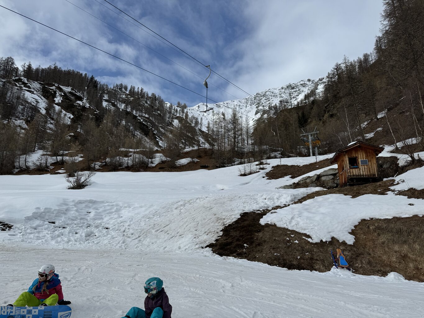 Blick hinauf aufs Lifthäuschen