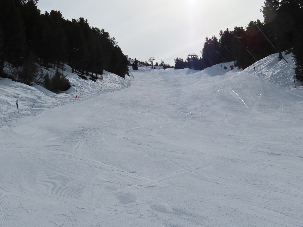 Auf der Weltcupabfahrt im Abschnitt Canalino Sertorelli, wo die Abfahrer zwischen 140 und 150 km/h schnell sind