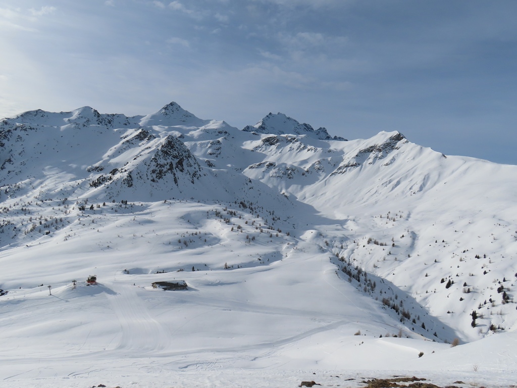 Der obere Bereich Bereich befindet sich in einer eindrucksvollen recht ursprünglich wirkenden Landschaft. Dort oben stehen noch zwei Schlepplifte rum, die allerdings schon seit Jahren nicht mehr in Betrieb waren. Schade, denn sie wären sicher eine Bereicherung für dieses Gebiet.