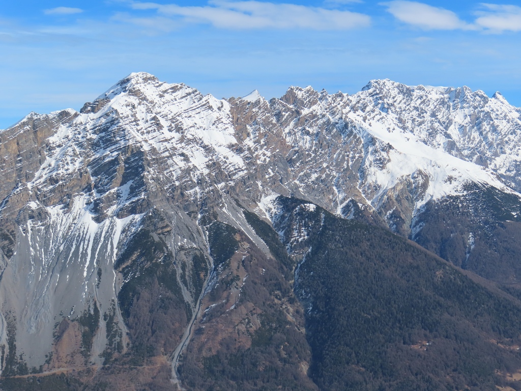 Diese markanten Felsberge stehen zwischen Bormio und dem Stilfser Joch und sind damit die westlichsten Ausläufer der Ortlergruppe.