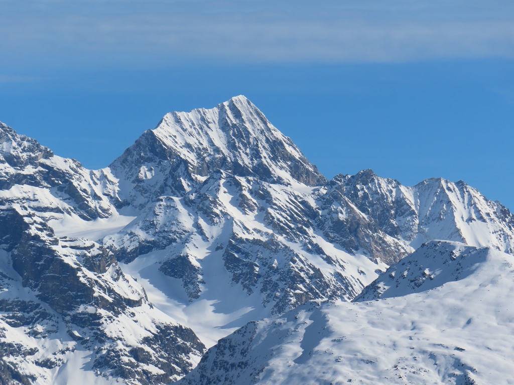 Auch von diesem Skigebiet hat man einen schönen Blick auf die Königsspitze