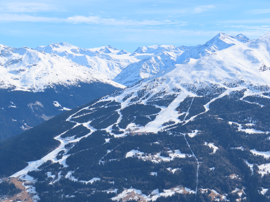 Hier sieht man den größten Teil des Skigebietes von Bormio. Ledigklich die Bereiche in Gipfelnähe und und in Talnähe sind nicht drauf.