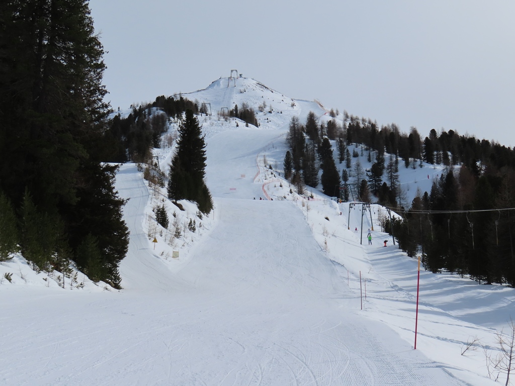 oberer Bereich der Isolaccia-Seite. Neben dieser Pistenvariante gibt es auch eine zweite Variante, die hier nicht zu sehen ist.