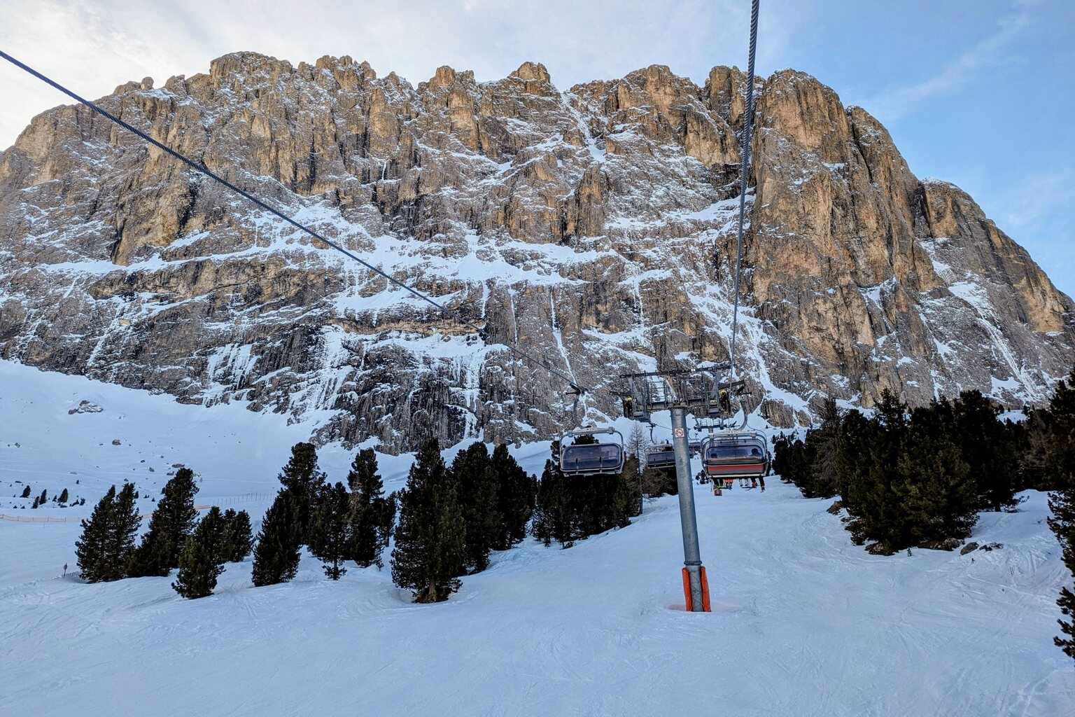 Bei den Funparks rund um Comici und Co. ist der Langkofel immer bildfüllend.