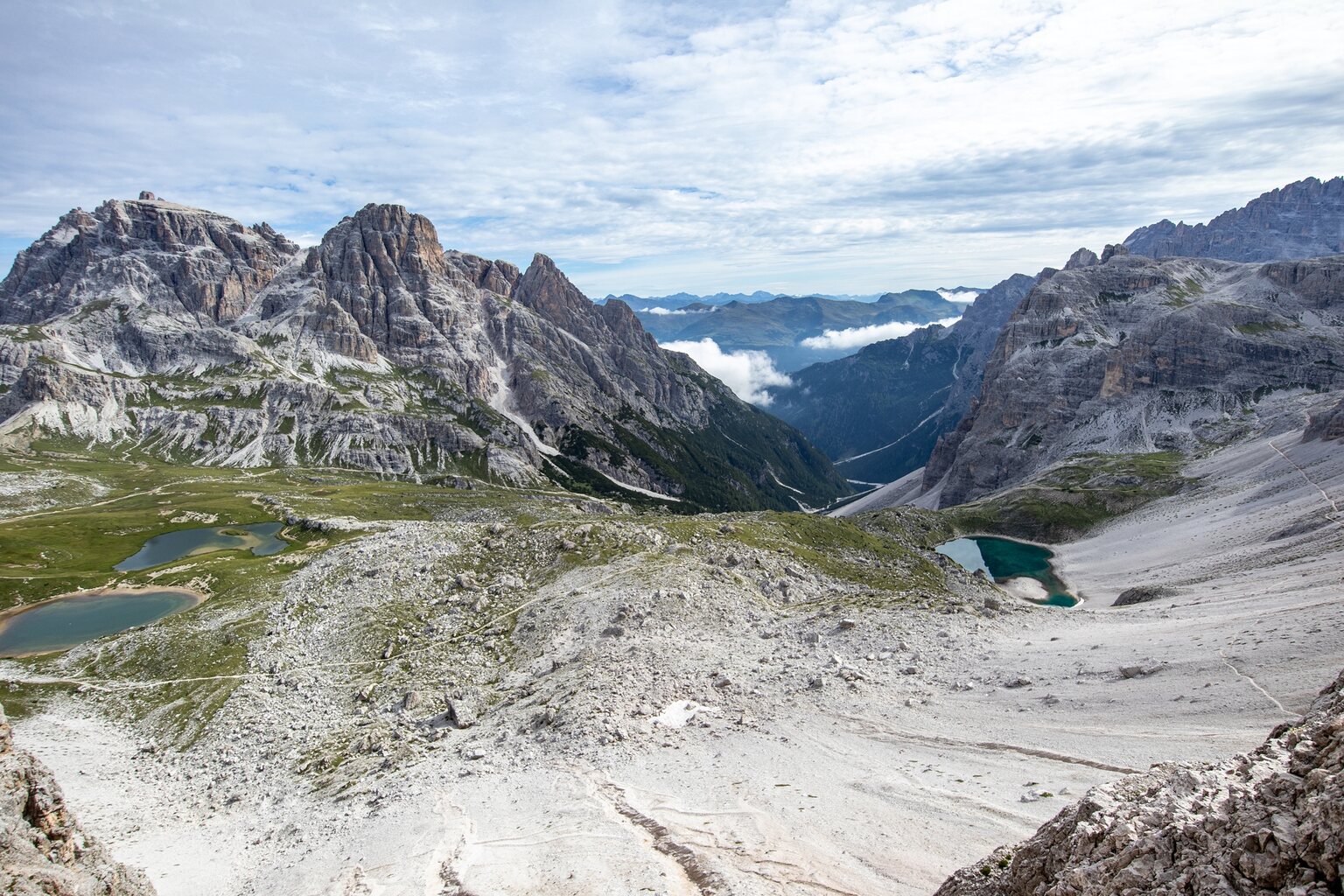 Blick Richtung Sexten. Von hier kann man auch ab der Talschlusshütte aufsteigen.
