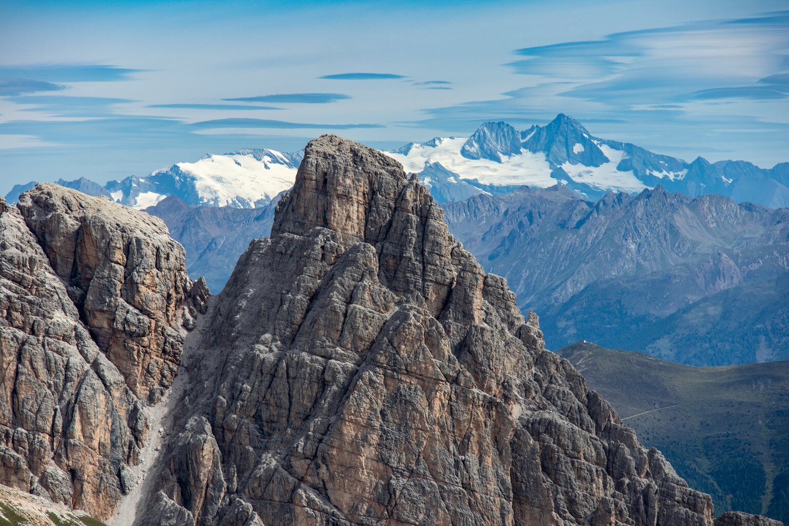 Dank TomTom71 wissen wir nun, dass das der Großglockner ist.