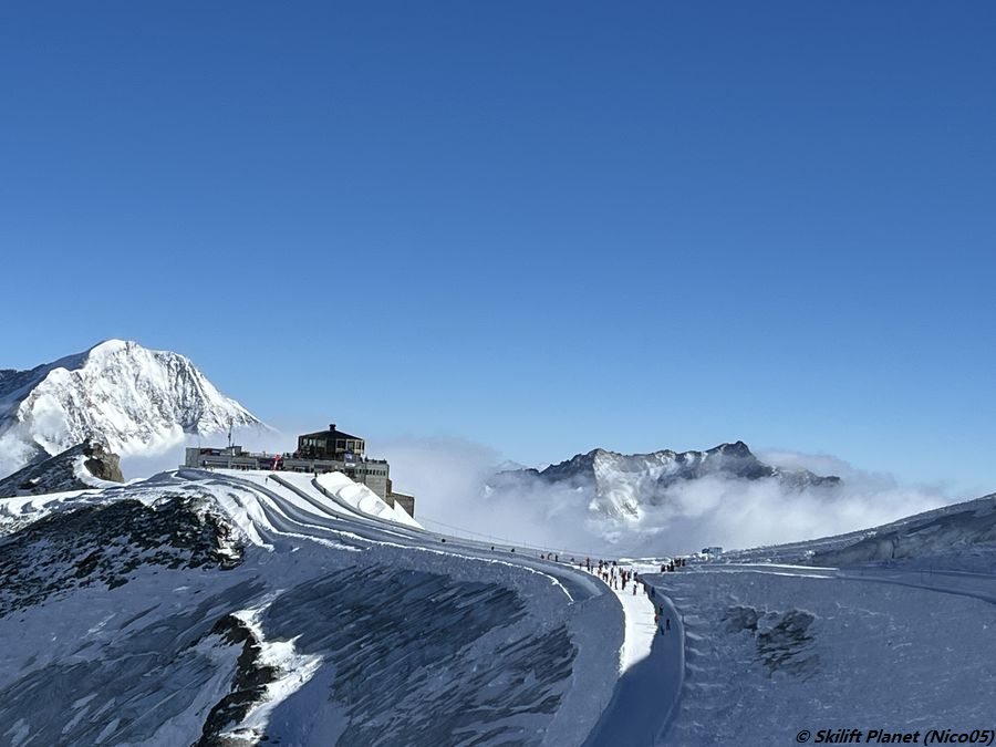 Drehrestaurant und Piste Metro