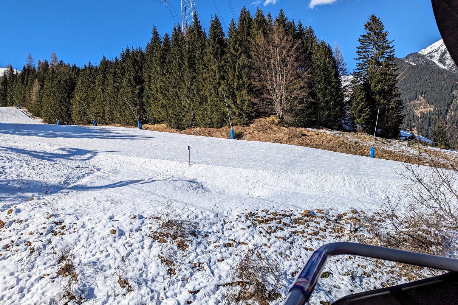 Ein kleines Stück weiter oben sieht man aber, dass die Pisten hier eigentlich noch eine ganz gute Auflage haben.