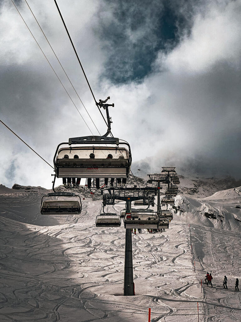 Am Morgen zogen wir am Morenia schöne Spuren in den Tiefschnee. Mit meinen schmalen Slalom Ski nicht ganz einfach...