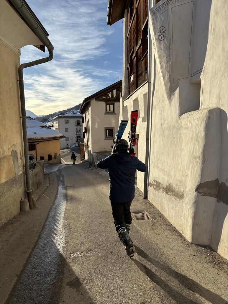 Skisherpa von Sent.<br />Es sind etwa 10 Minuten zu Fuss bis zur Bushaltestelle