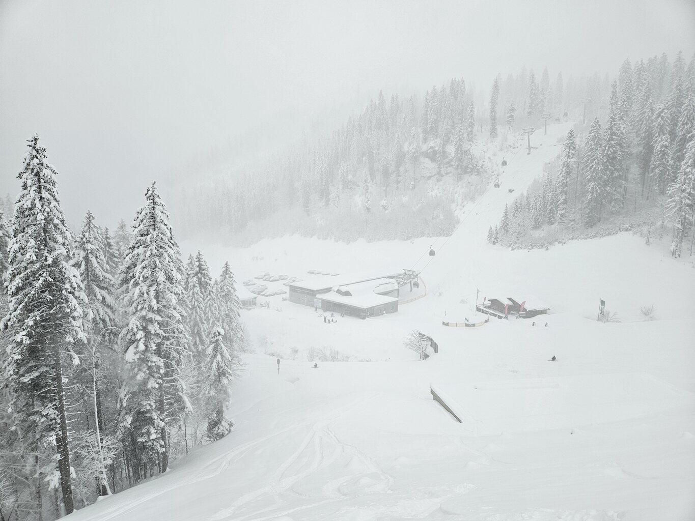 Talstation der Mittersteinbahn. Zur Talabfahrt nach Bad Mitterndorf biegt man hier links ab.