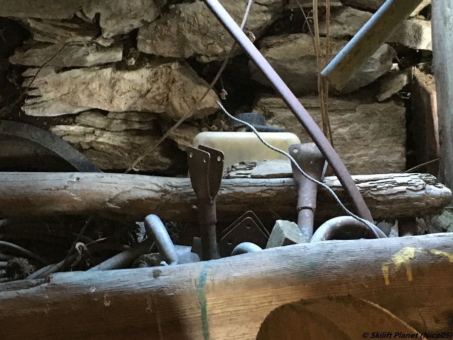 Altes Lagerhaus, mit Aufrollern und Klemmen