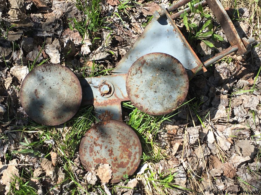 Rollenbatterie. Meiner Meinung nach gehören diese Überreste zu dem Skilift von 1954 und nicht zu dem von 1966