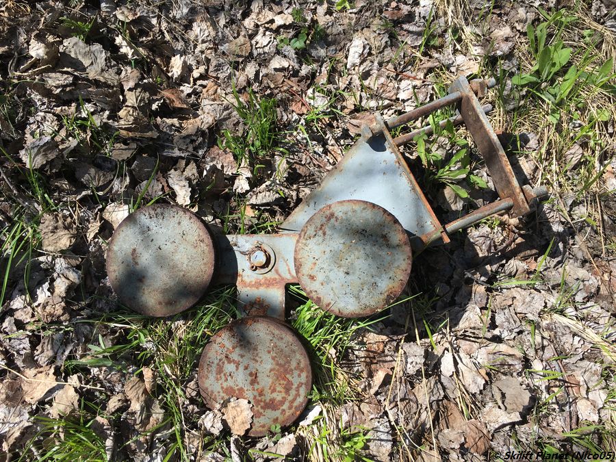 Rollenbatterie. Meiner Meinung nach gehören diese Überreste zu dem Skilift von 1954 und nicht zu dem von 1966