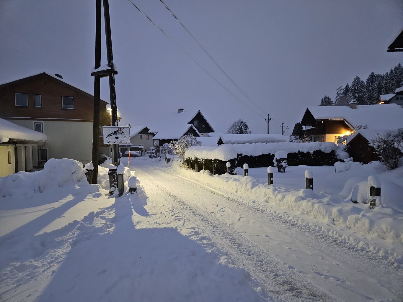 Noch ca. 400 Meter mit die Schi vorsichtig zum Parkplatz und dann haben wir den vierten Tag der Saison gemeistert.