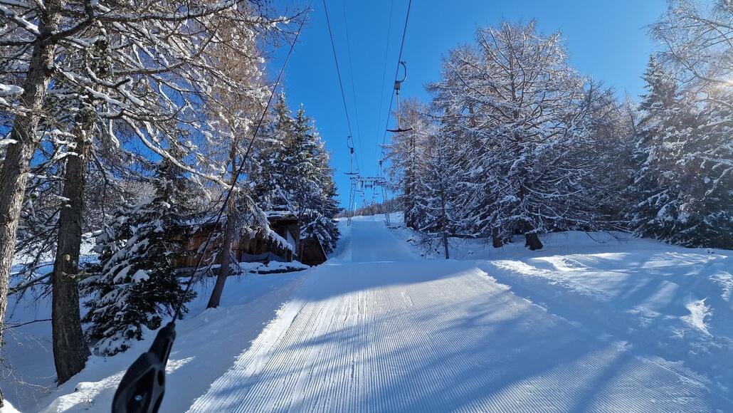 Am Hüttenlift waren wir für einige Abfahrten die einzigen Gäste, was bei schätzungsweise 50 Personen im Gebiet auch nicht verwunderlich ist.