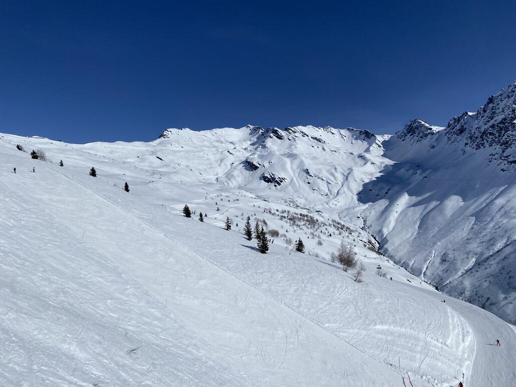 Blick zum 6-KSB Fort im Hintergrund, und weiter zum Mont Valaisan.