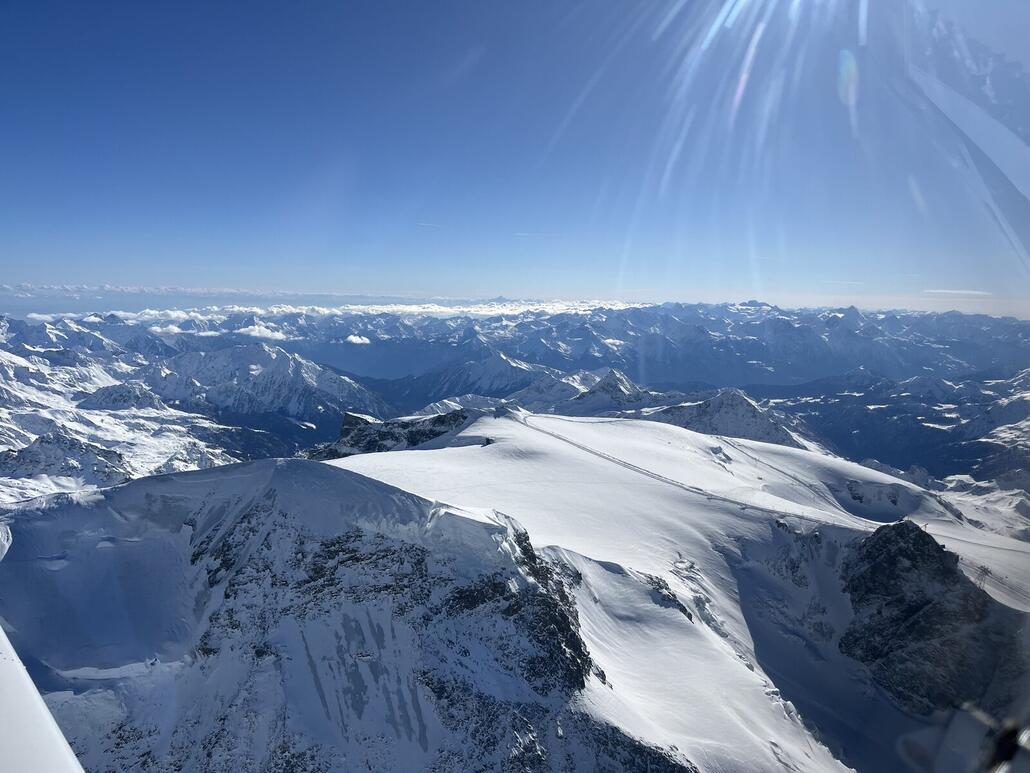 Plateau Breithorn mit Blick bis zum Monte Viso