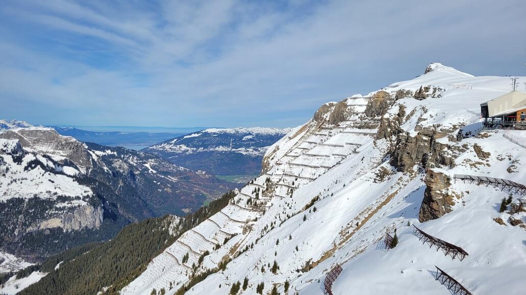 Luftseilbahn Wengen Bergstation, Blick zum Thunersee