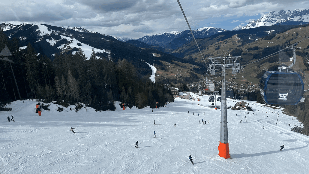 Blick aus dem Flying Mozart auf Wagrain und links den Grafenberg