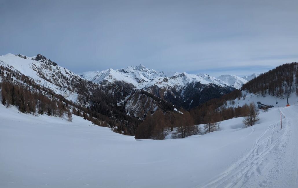 PXL_20240314_084827250.PANO.jpg (229.35 KiB) 2791 mal betrachtet König Großglockner