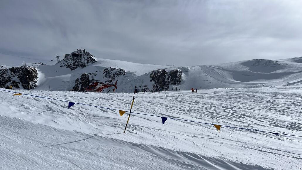 Hubschrauberlandeplatz Testa Grigia<br />Hier standen kurzzeitig vier Helis, ich war leider nicht schnell genug, dieses Spektakel zu fotografieren.