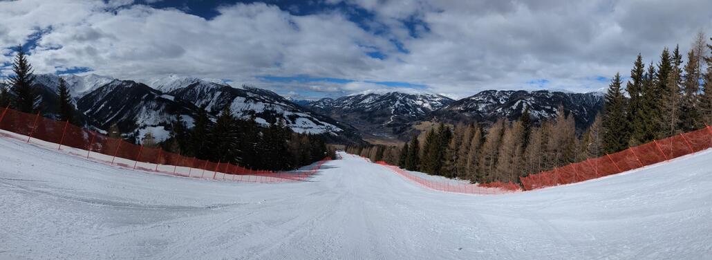 Am Wochenende war wohl eine nationale Meisterschaft, daher die Zäune