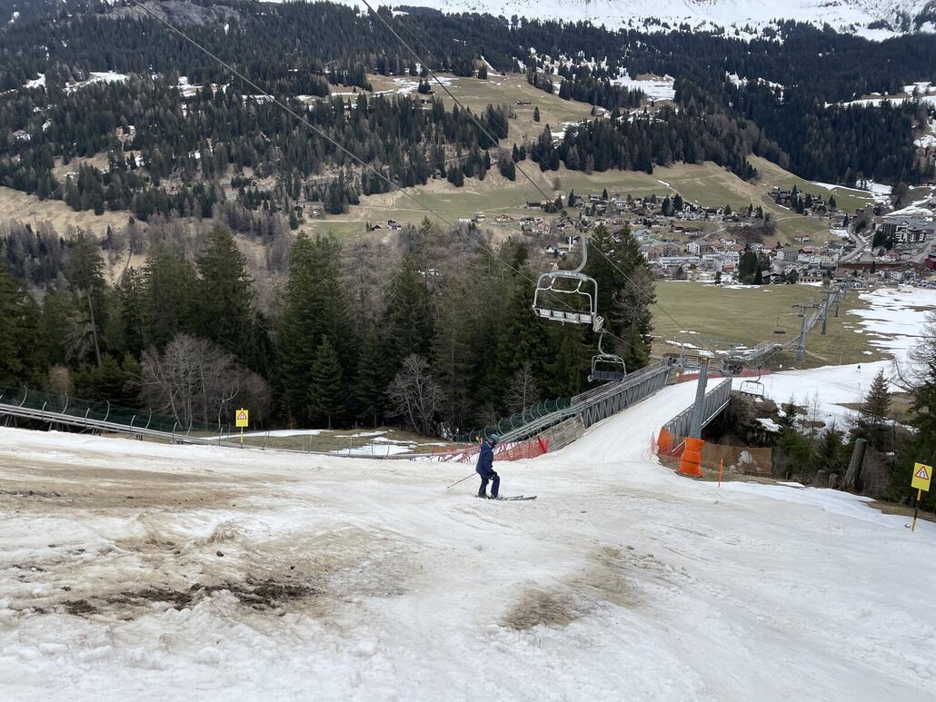 Der Abfahrt von Pradaschier nach Churwalden hingegen fehlt es mittlerweile an Schnee.