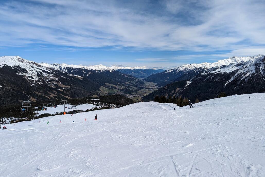 Piste an der Filzsteinbahn - von allen Pisten am Plattenkogel noch die weicheste, aber nicht wirklich sulzig, zumindest nicht bis Mittag