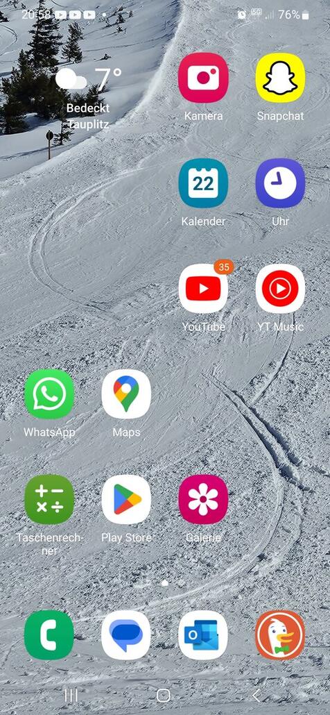 Screenshot_20240322_205805_One UI Home.jpg