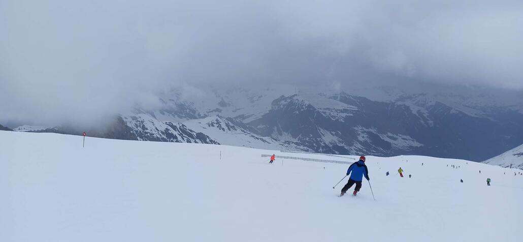 Um ca. 13Uhr zog die Front am Hintertuxer rein