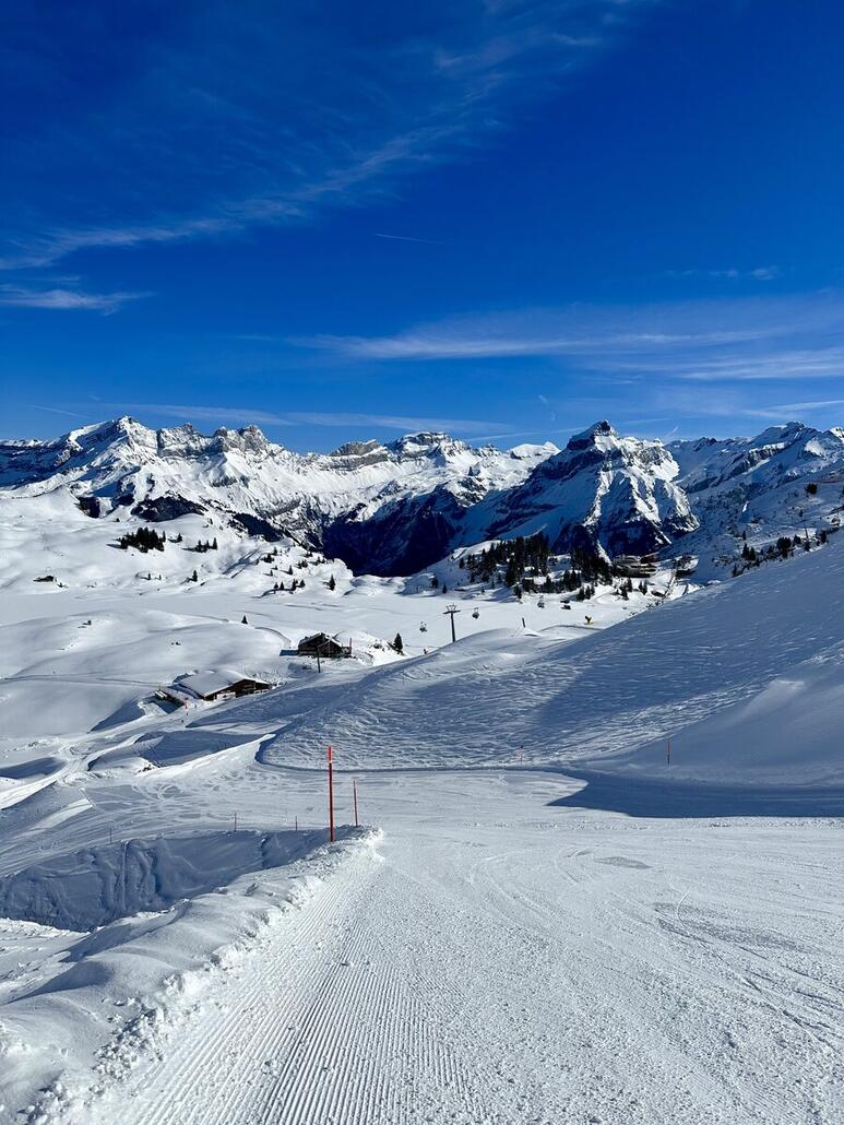 Keine Leute auf den Pisten. Sind alle am Freeriden.