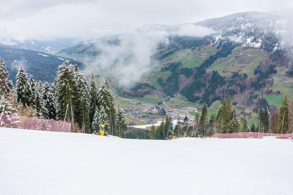 Schwarze Talabfahrt nach Vierschach heute schon deutlich weicher als gestern.