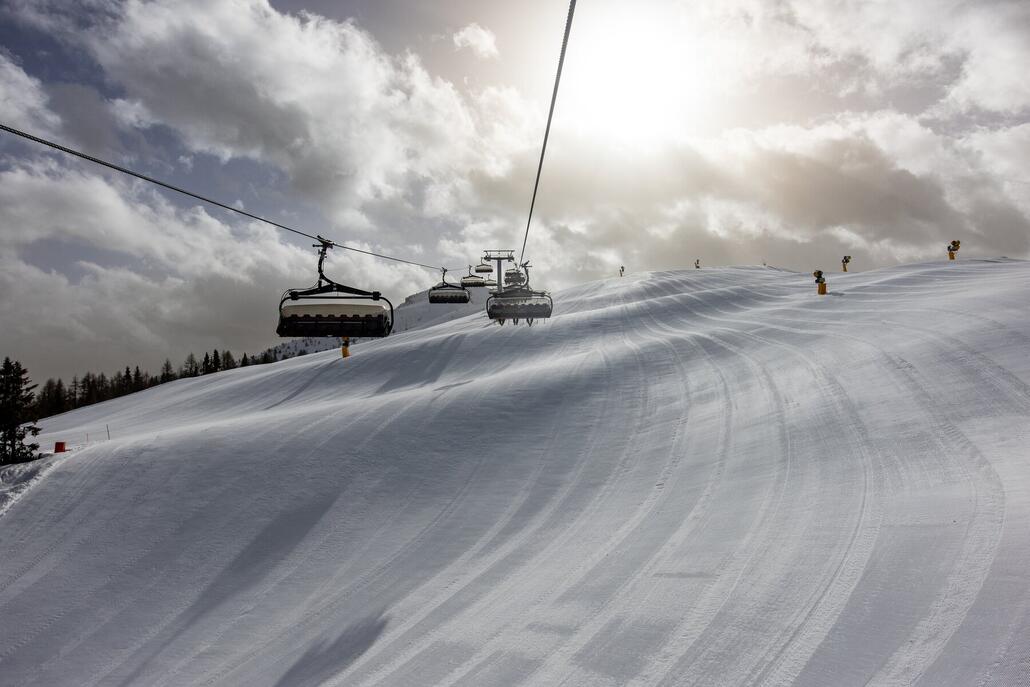 Morgens fahren wir direkt ganz nach oben mit der Hasenköpfl. Der Sahara Staub liegt schon in der Luft.