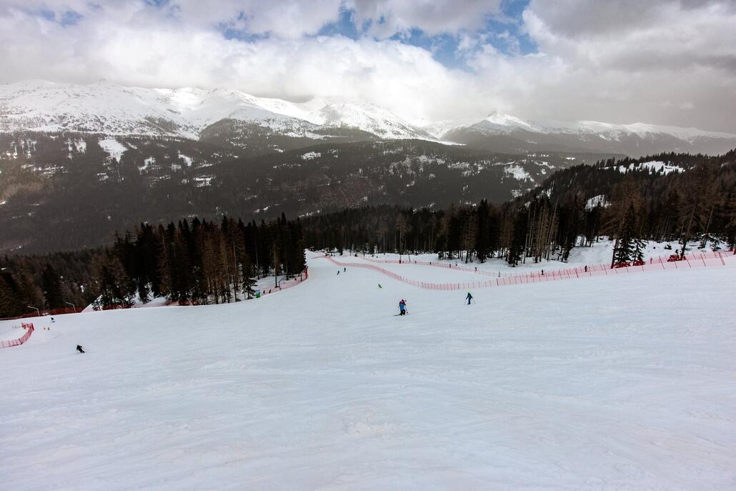 Die Piste rechts wird nach unten deutlich verlängert werden. Gefällt mir auch so schon sehr gut.