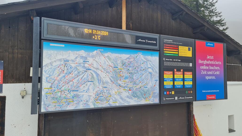 Auf dem Parkplatz Proschieri kommt mir das Stätzerhorn-Team schon entgegen. Man wartet also gar nicht mehr auf eine Wetterbesserung, sondern beendet die Saison schon sechs Stunden früher. Schade.