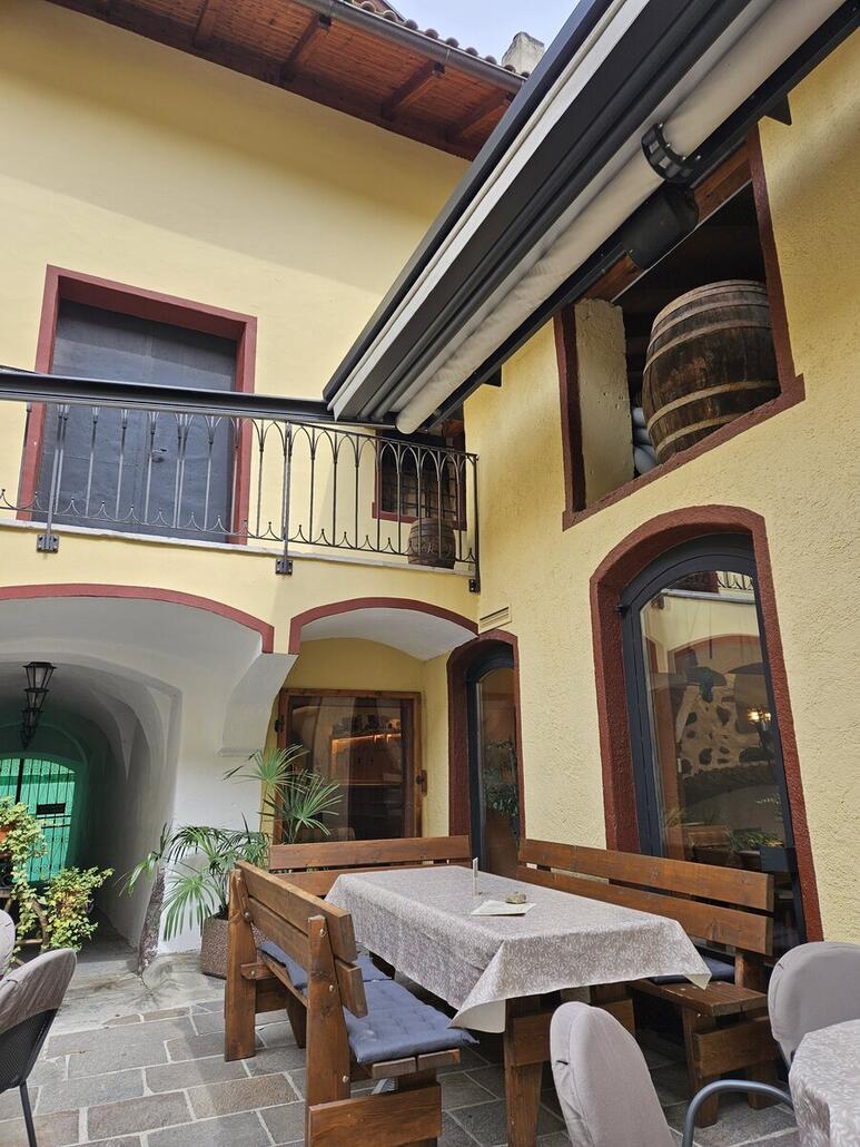 Lauben Enothek Meran