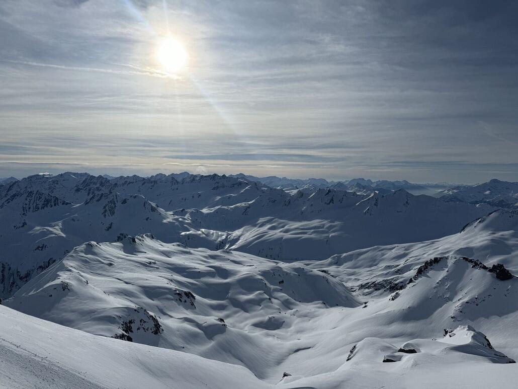 Blick hinter den Gemsstock - Hier ist noch Winter :-)