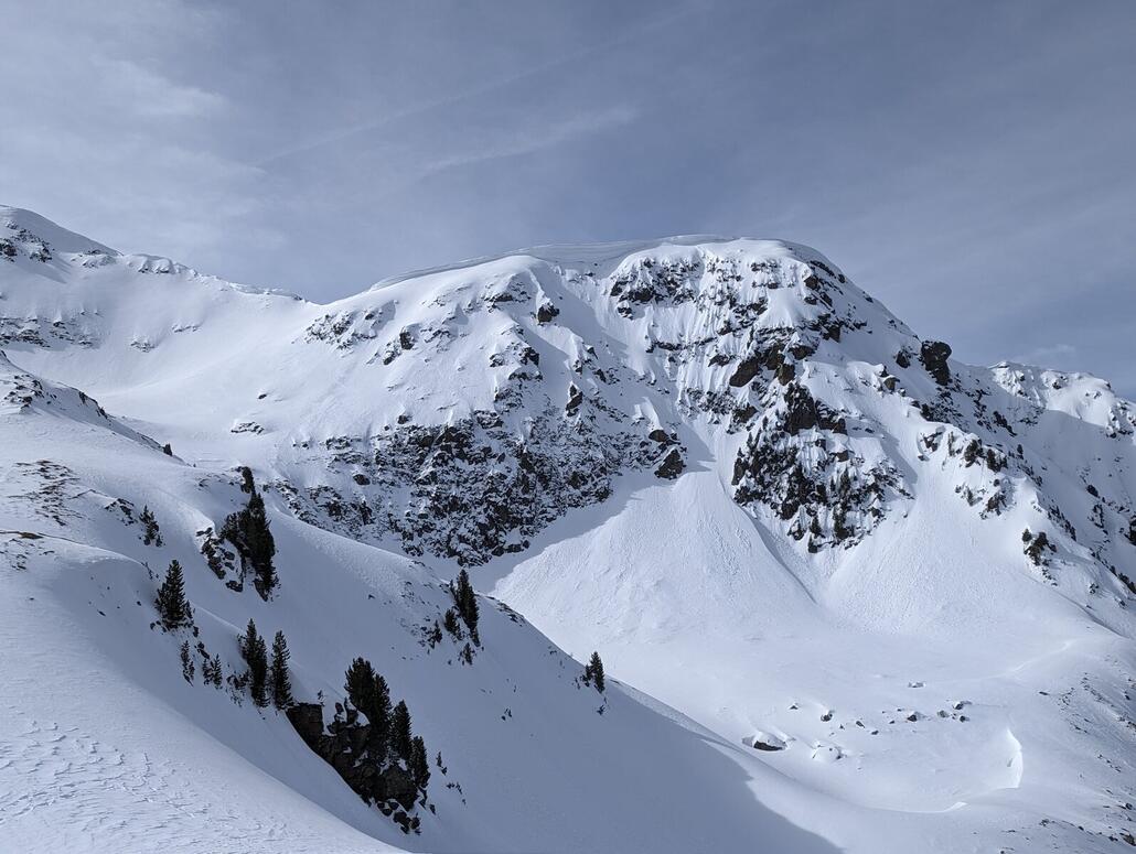 Große Schneewächte