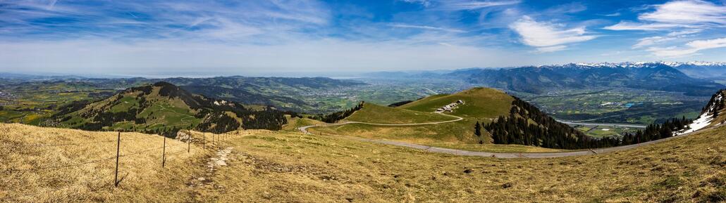 Blick Richtung Bodensee, Rheintal, Bregenzerwald und Allgäu.