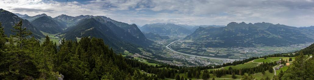 Schon Bald erblicken wir das Rheintal.