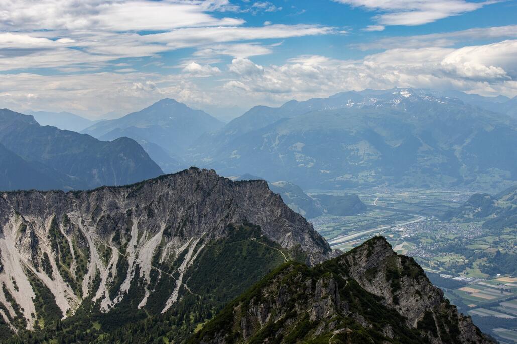 Zoom Richtung Calanda und Pizol.