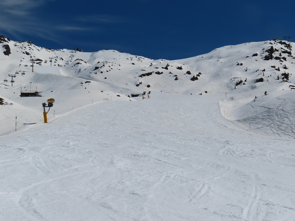 im mittleren Teil war die Piste 20 deutlich zerfahrener, ging aber noch zum "Drübersurfen"