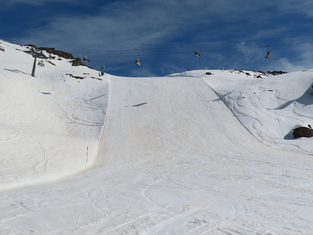 gesperrte Piste 19c und Kreuzjoch X-Press auf der letzten Abfahrt gegen 16.00 Uhr