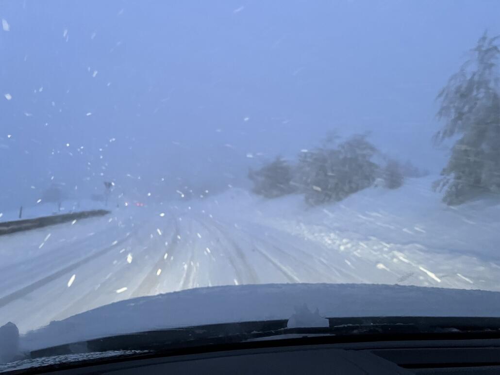 Heimfahrt durch den verschneiten Schwarzwald