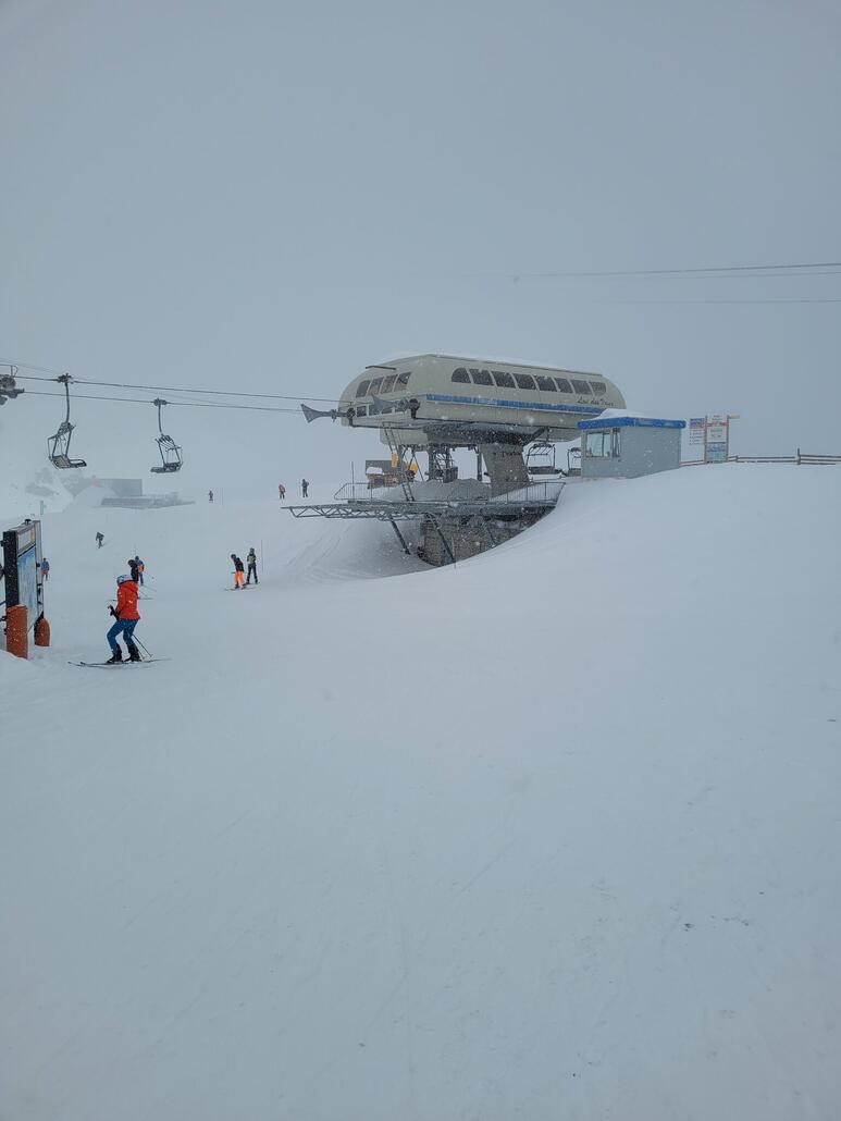 Kurz vor der letzten Abfahrt noch leichtes Schneegestöber.