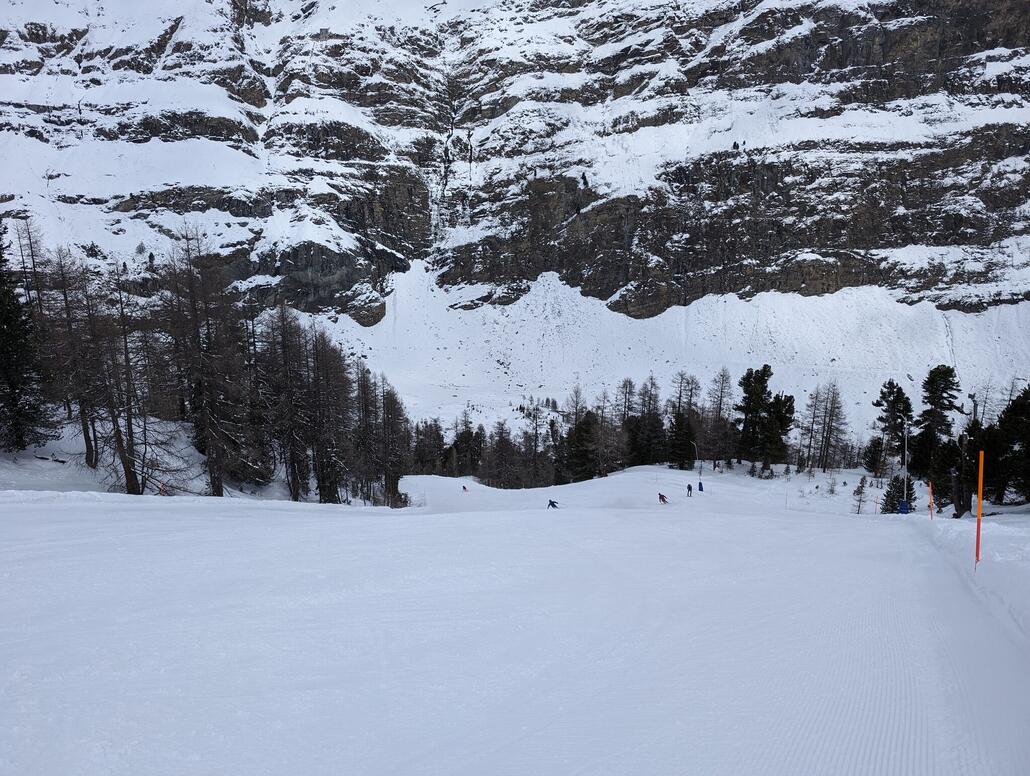 im rassigen Schlussteil der weissen Perle