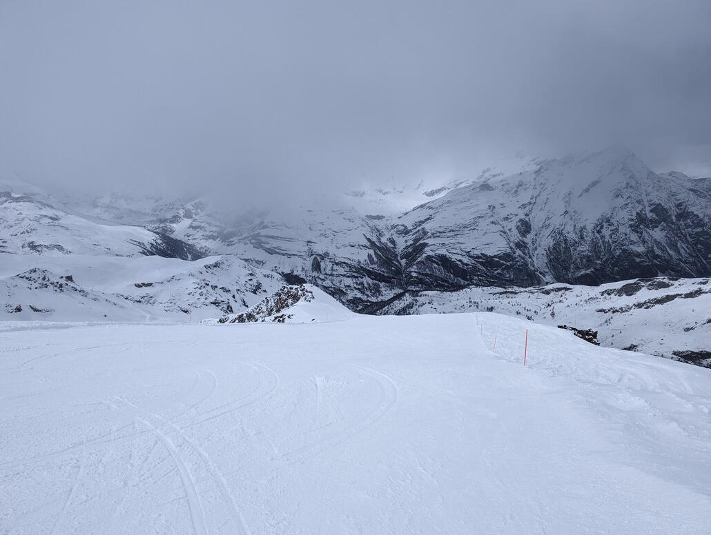 White Hare. Ein Carving-Traum par excellence. Keine Leute mehr am Nachmittag und eine Pistenqualität wie im Hochwinter